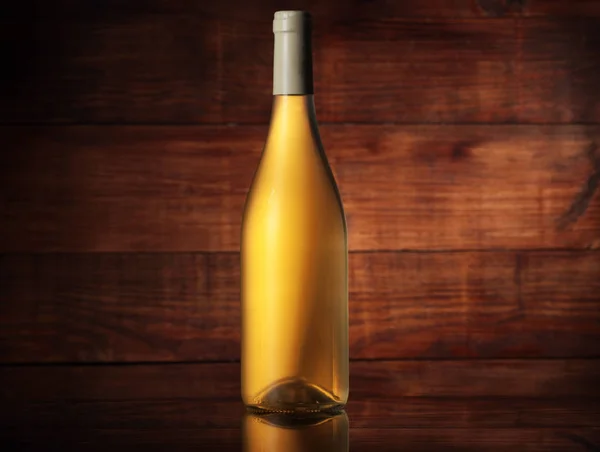 Garrafa de vinho cheio sem rótulo — Fotografia de Stock