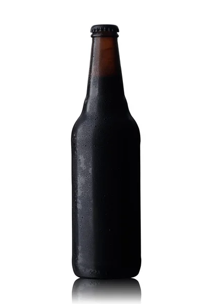 Garrafa escura com cerveja — Fotografia de Stock
