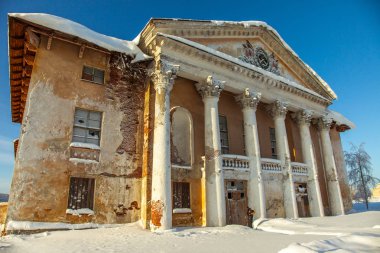 Terk edilmiş Kültür Evi Shumikhinsky Köyü, Perm Bölgesi içinde