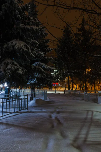 Havas Téli Éjszaka Utcáin Tyumen — Stock Fotó