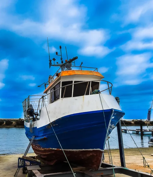 Лодка Берегу Воды — стоковое фото