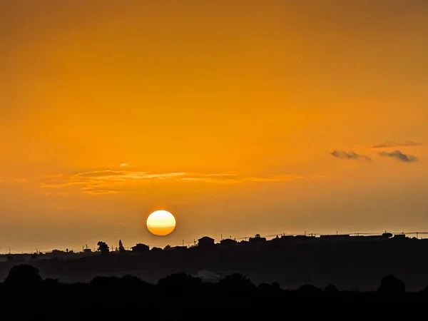 Soleil Couche Sur Fond Ciel Jaune — Photo