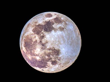 Gece gökyüzünde parlayan Süper Foll Ayı