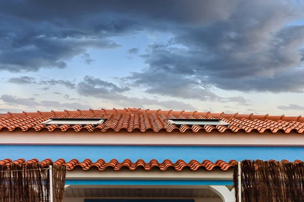 Techo Casa Con Azulejos Perspectiva Cielo — Foto de Stock
