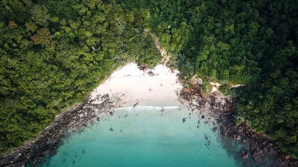 Vista del dron de una laguna oculta y hermosa en Tailandia — Foto de Stock
