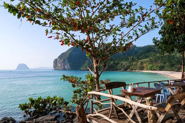 Falésia praia restaurante e café na Tailândia Imagens De Bancos De Imagens