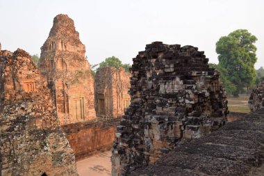 Kamboçya 'daki tarihi Angkor Wat tapınağı.