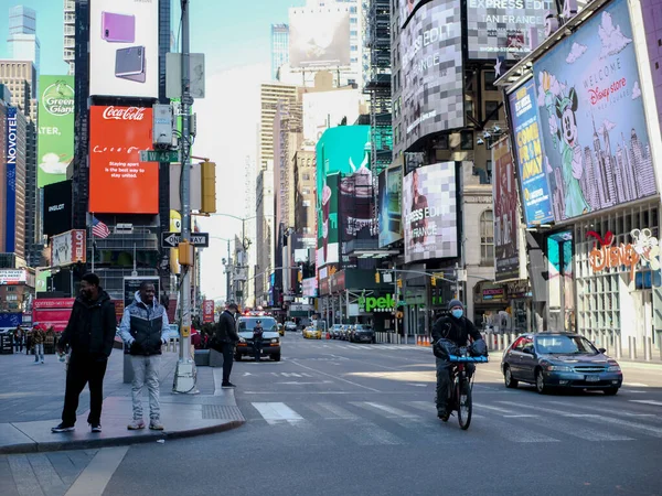 New York, Egyesült Államok, USA 2020. március 24.: Az Iconic Times Square majdnem üres a koronavírus-világjárvány idején — Stock Fotó