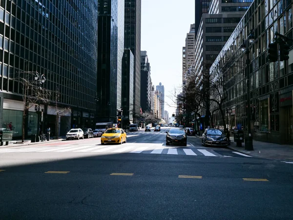 Nova York, Estados Unidos, EUA 26 de março de 2020: ruas de Nova Iorque quase vazias durante o coronavírus, 19 surtos em março e abril Imagens De Bancos De Imagens