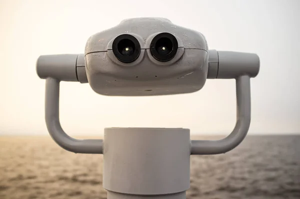 Tower viewer on the background of the sea and the horizon, in the early morning. — Stock Photo, Image