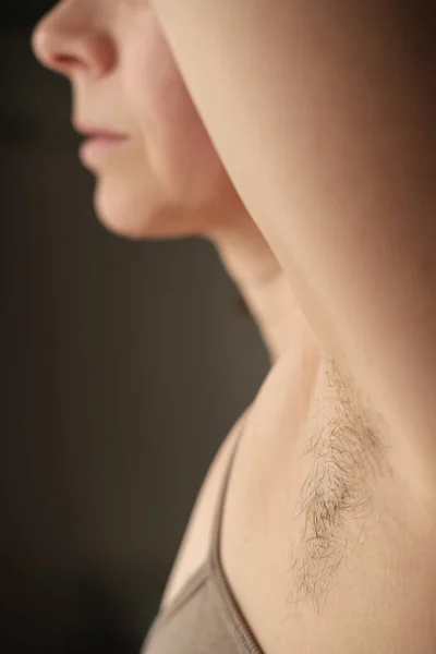 Hairy, unshaven female armpits, against a dark background. Concept of body positive and the adoption of its naturalness. — Stock Photo, Image