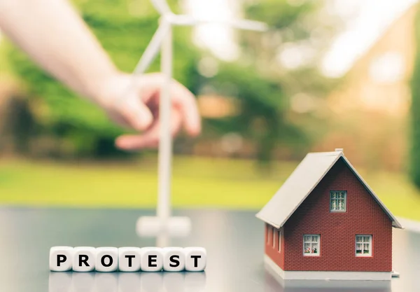 Simbolo della protesta contro le turbine eoliche . — Foto Stock