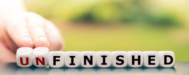 El zarları döndürür ve 