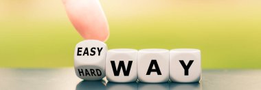 El zarları döndürür ve 