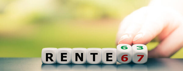 Hand turns dice and changes the German Expression "Rente 67" ("p