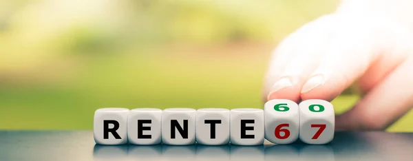 Hand turns dice and changes the German Expression "Rente 67" ("p — Stock Photo, Image