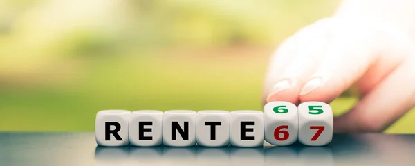 Hand turns dice and changes the German Expression "Rente 67" ("p — Stock Photo, Image