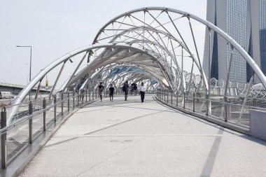 Helix Köprüsü ve Marina Bay Sands