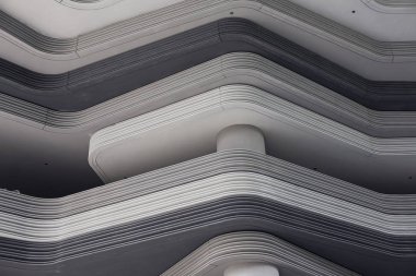 Tek renkli arka plan beton mimari yapısı ile