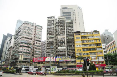 Hareketli şehirde meşgul sokak sahne faaliyete