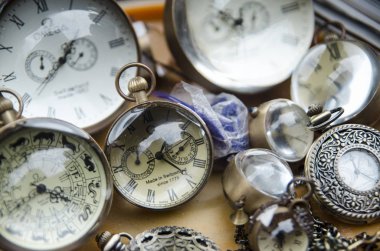 Eski antika cep saati.