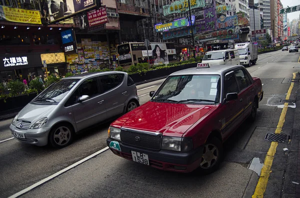 Moving activity on busy street scene in city — Stock Photo, Image