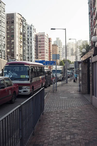 Moving activity on busy street scene in city — Stock Photo, Image