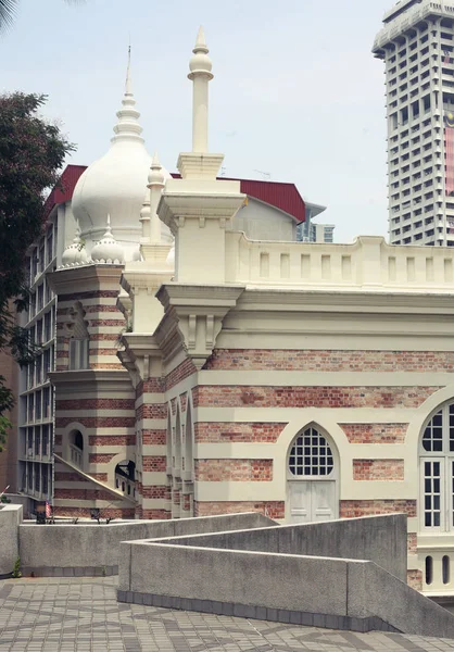 Masjid Jamek Mosque in center of city. Cityscape — Stock Photo, Image