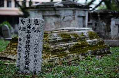Eski gri kaldırıldı olarak işaretler. Malezya mezarlığı