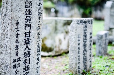 Eski gri kaldırıldı olarak işaretler. Malezya mezarlığı