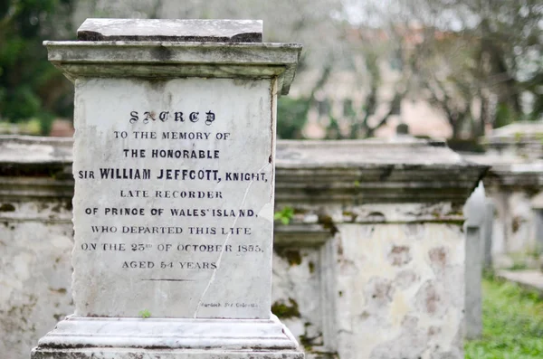 Lápidas grises. Cementerio en Malasia —  Fotos de Stock