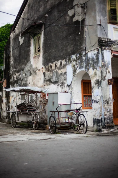 Penang, Malezya mimari dar sokakları