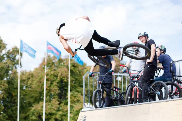 Festival de bicicleta de jogo no festival internacional de cultura personalizada — Fotografia de Stock