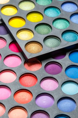 Çok renkli bir kaptırdın paletle