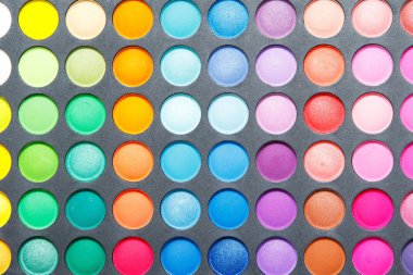 Çok renkli bir kaptırdın paletle