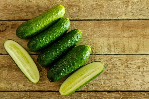 Verse groene komkommers — Stockfoto