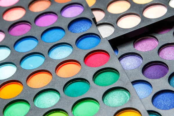 Palette mit bunten Lidschatten — Stockfoto