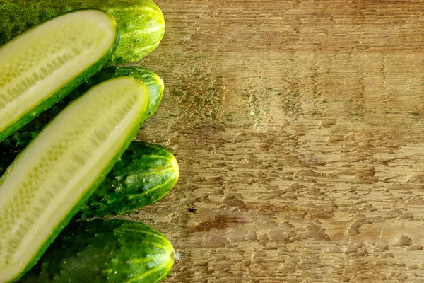 Verse groene komkommers — Stockfoto