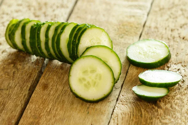 Verse groene komkommers — Stockfoto