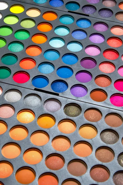 Çok renkli bir kaptırdın paletle — Stok fotoğraf