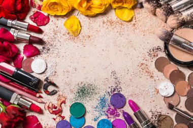 Farklı makyaj ürünleri 