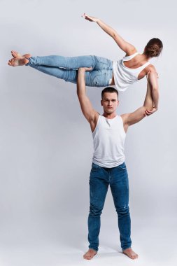 Farklı dans elemanları Studio yapıyor dansçılar