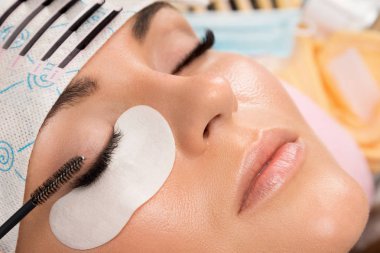 Kirpik uzatma prosedürü