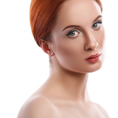 Kadın mavi göz kalemi ile