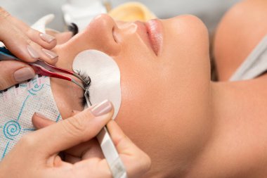 Kirpik uzatma prosedürü