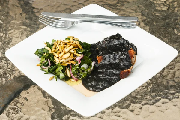 Rindfleisch und schwarze Soße — Stockfoto