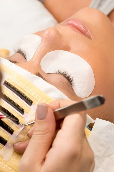 Verfahren der Wimpernverlängerung — Stockfoto