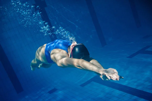 수영 여자 수 중 — 스톡 사진