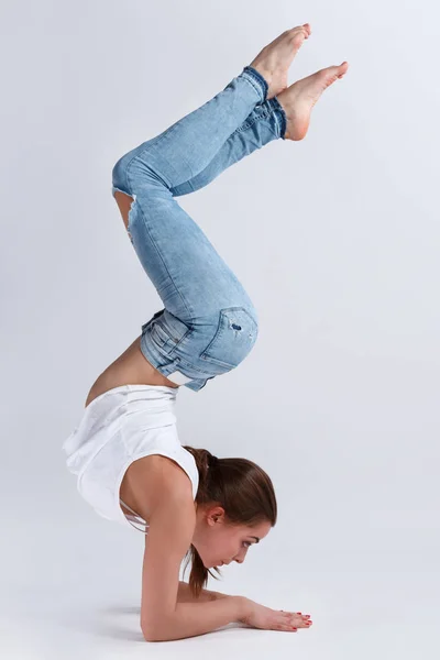 Danseuse Pendant Handstand Studio — Photo