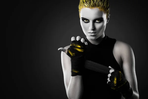 Woman mma fighter — Stock Photo, Image